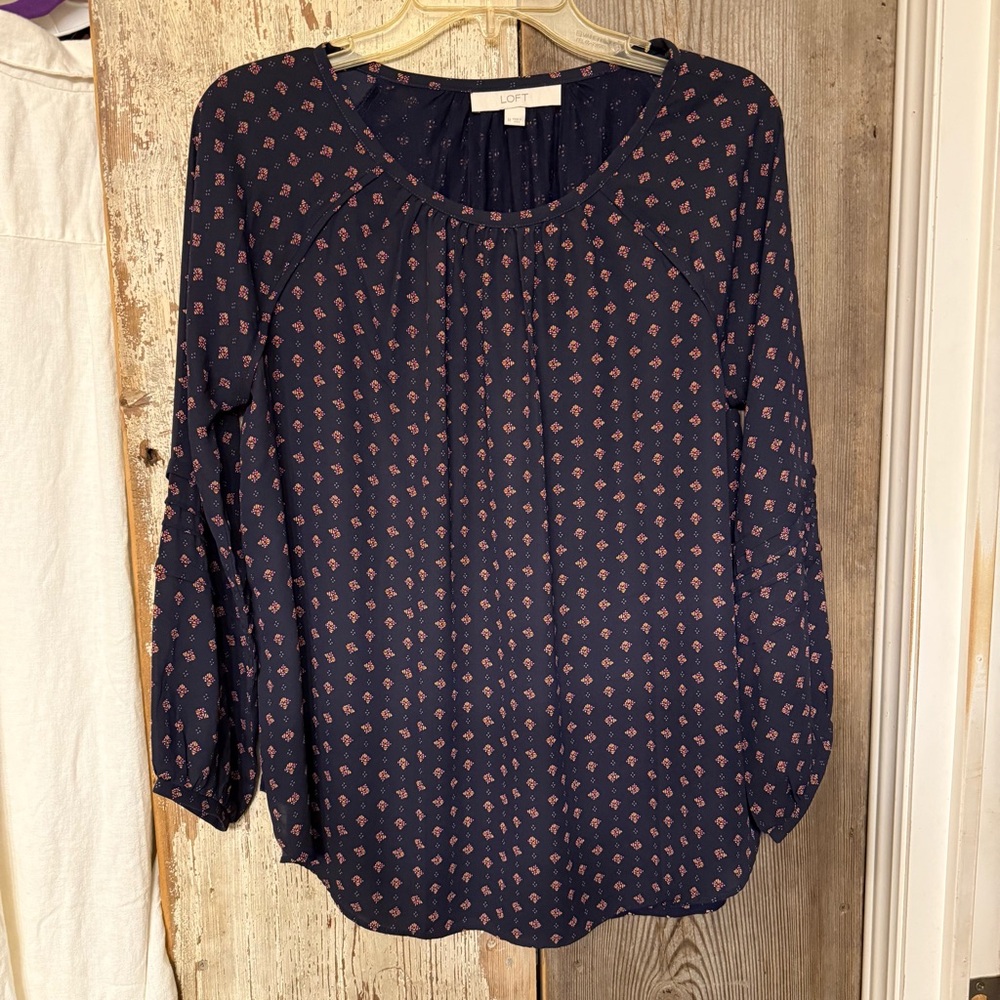 LOFT Women's Navy Blue Printed Top Medium
